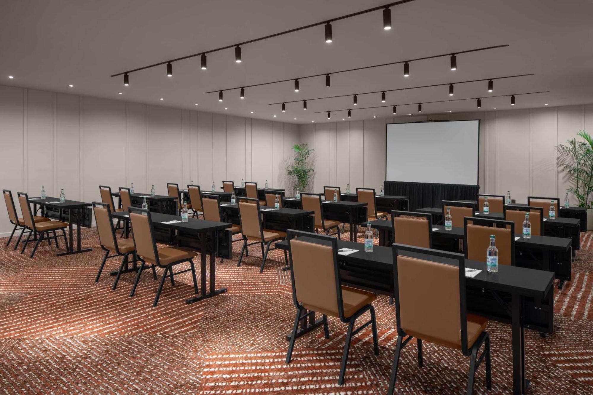 Rok Hotel Kingston Tapestry Collection By Hilton מראה חיצוני תמונה